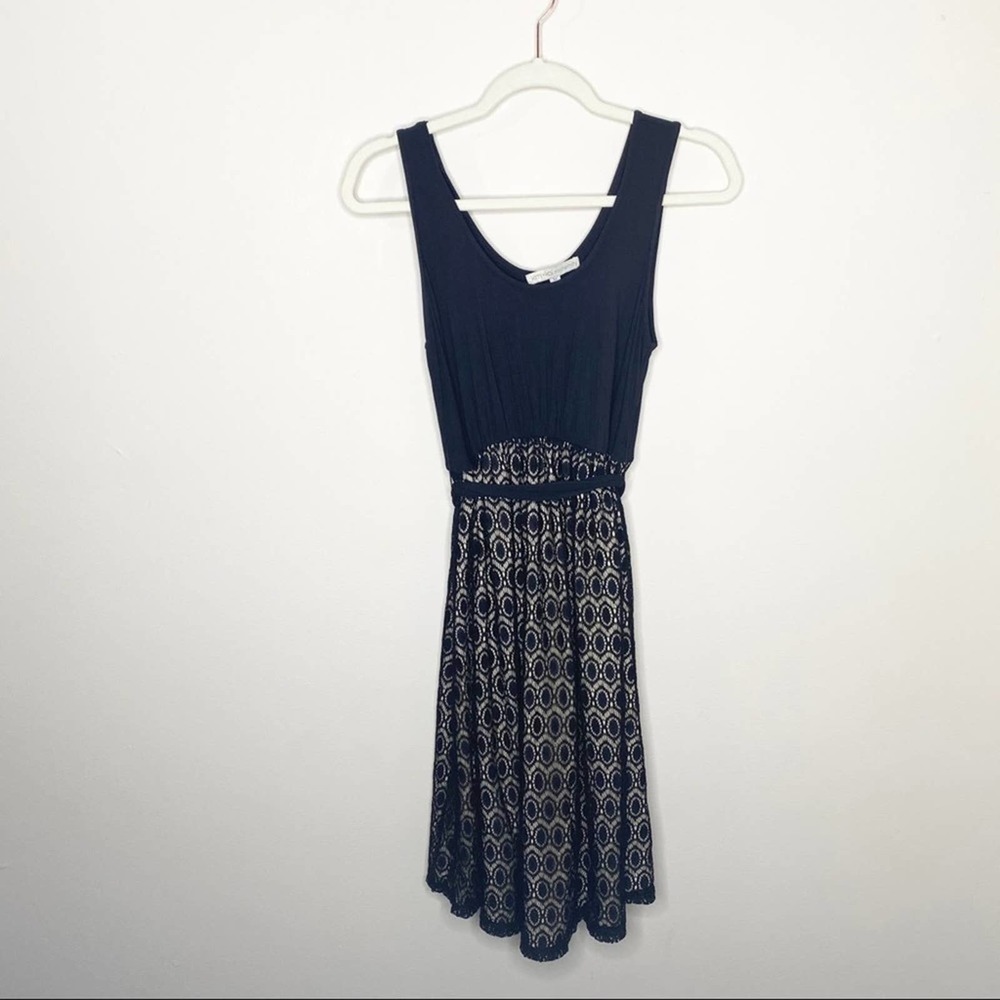 Kimi + Kai Maternity Lace Dress Medium - Picture 3 of 8